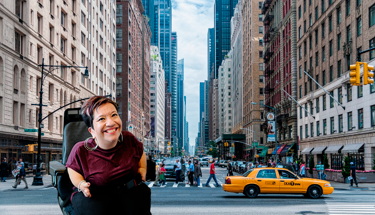 Anna Caldén med New York i bakgrunden.