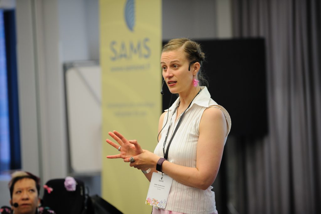 Malin Gustavsson håller anförande på SAMS sommardagar 2022.
