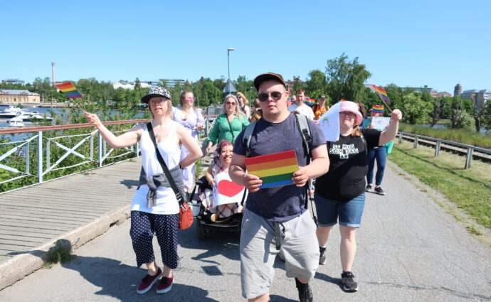 SAMS vänner deltar i Vasa Pride 2023.