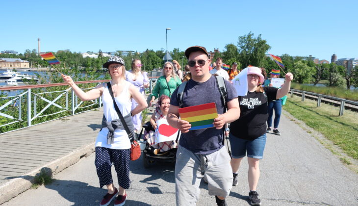 SAMS vänner deltar i Vasa Pride 2023.