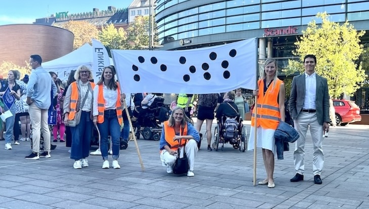 Demonstration för funktionshinderrättigheter.