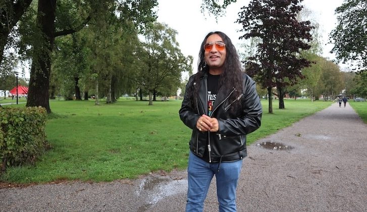 Gagan Chhabra i en park.