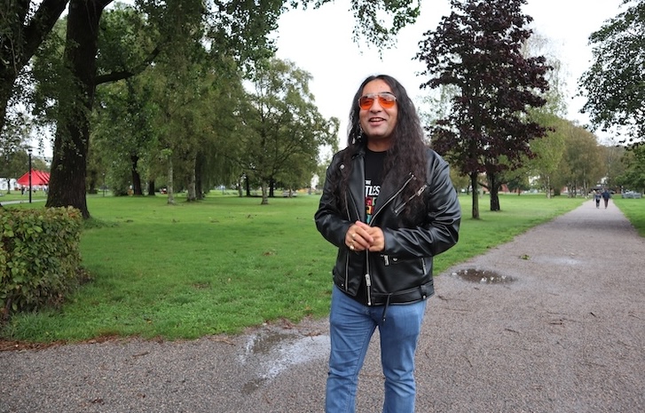 Gagan Chhabra i en park.