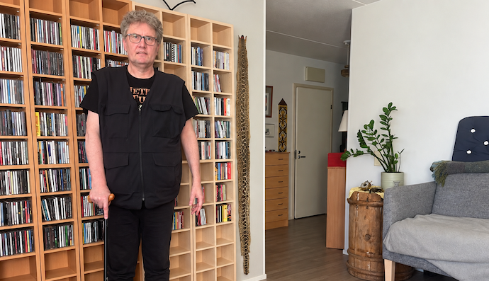 Dan Eskil Jansson i sin lägenhet.